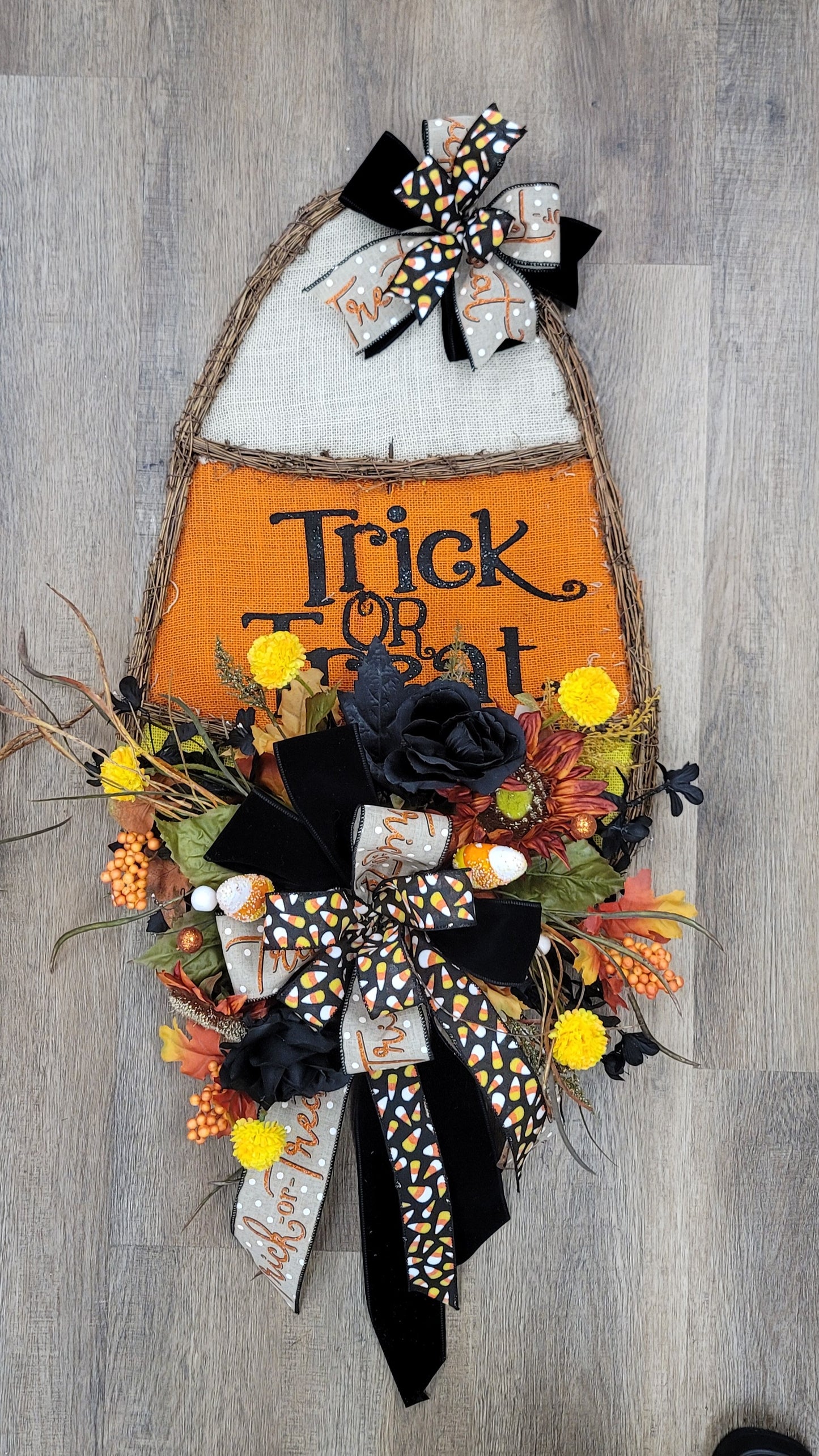 Large Candy Corn