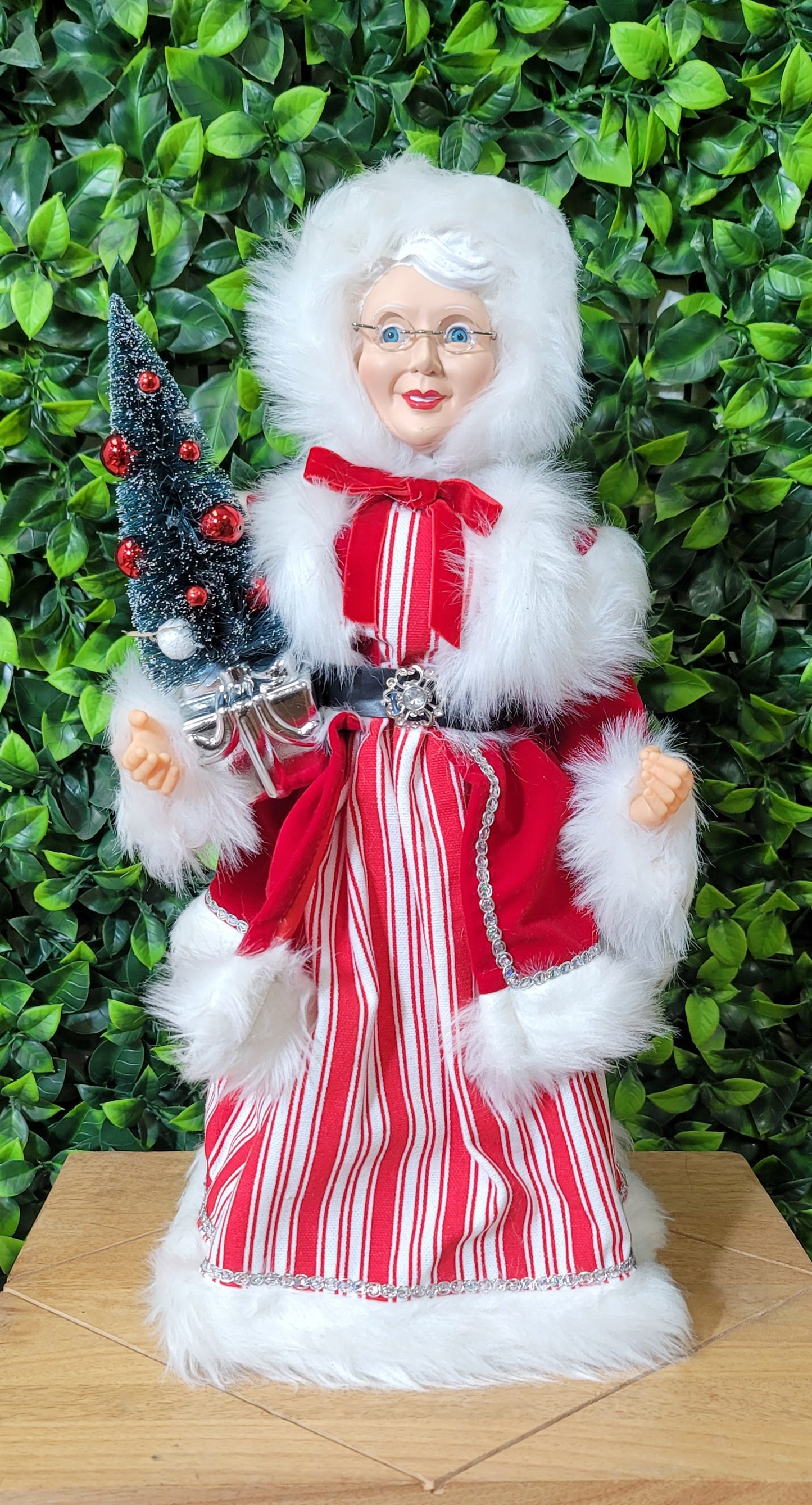 Peppermint Kringle Mr. & Mrs. Claus