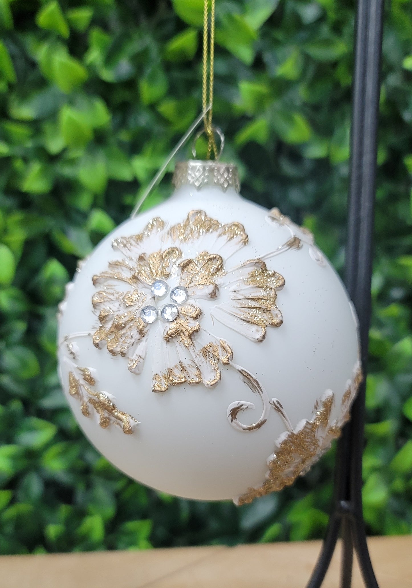 White/Gold Floral Ornament