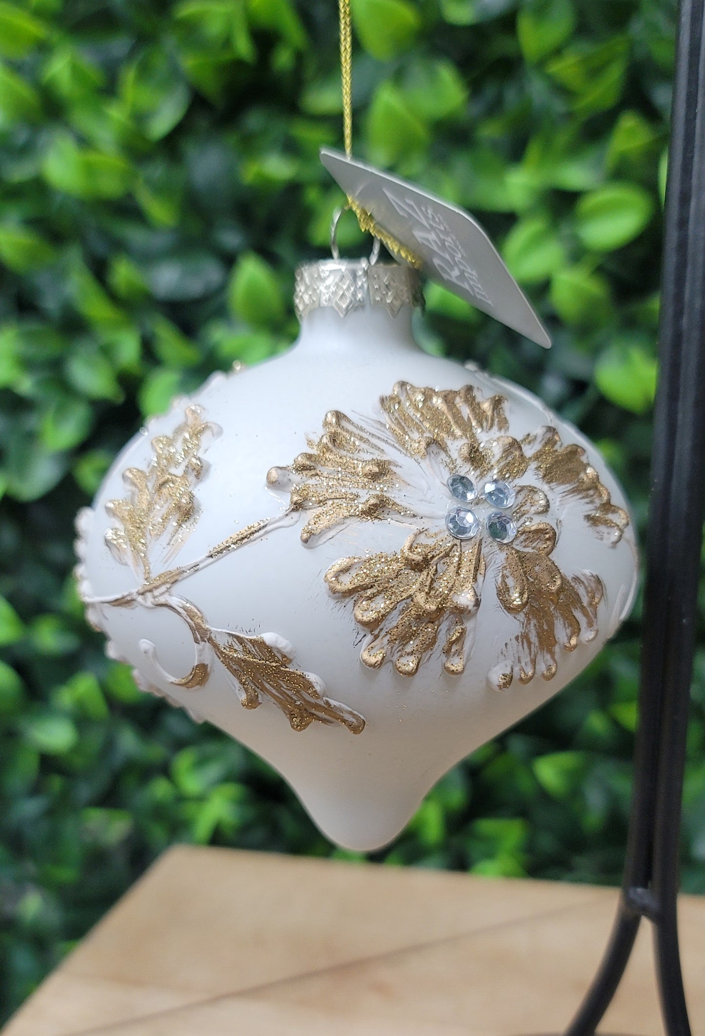 White/Gold Floral Ornament