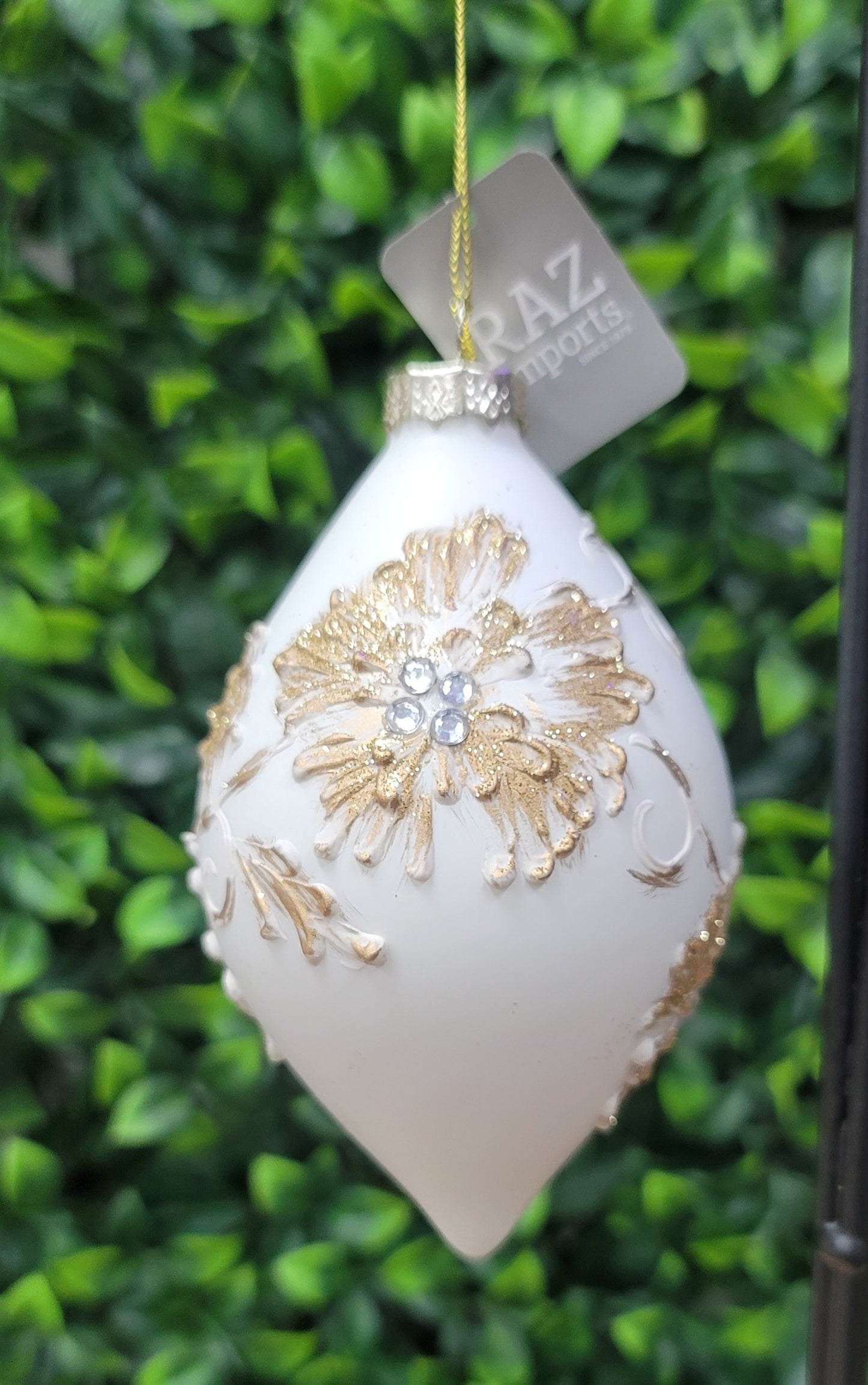 White/Gold Floral Ornament